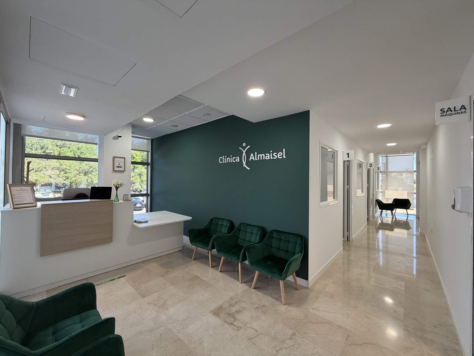 Instalaciones de Clínica Almaisel en Tomares